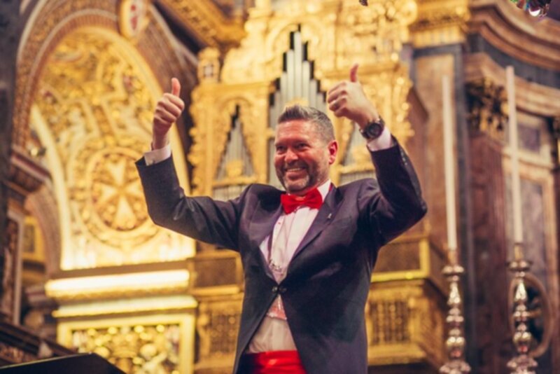 Cliff van Tonder smiling and giving a double thumbs-up after conducting the mass choirs at the Malta International Choir Festival in St John's Co-Cathedral, Valletta